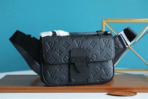 lv m58487|S Lock Messenger Bag .